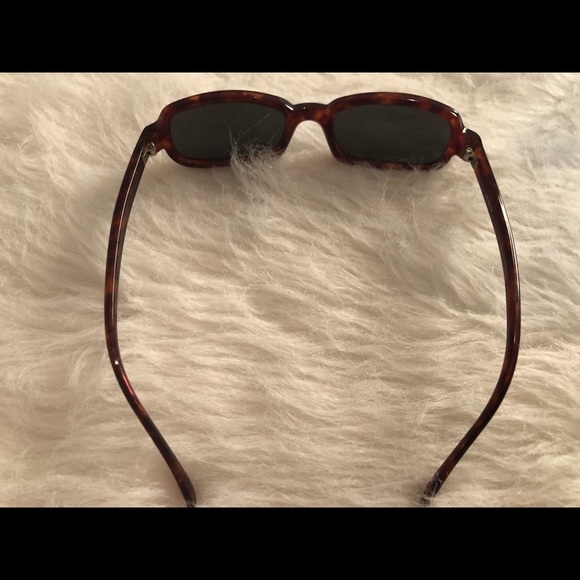 Tortoiseshell rectangle shape pretty sunglasses beautiful on! - Picture 3 of 4